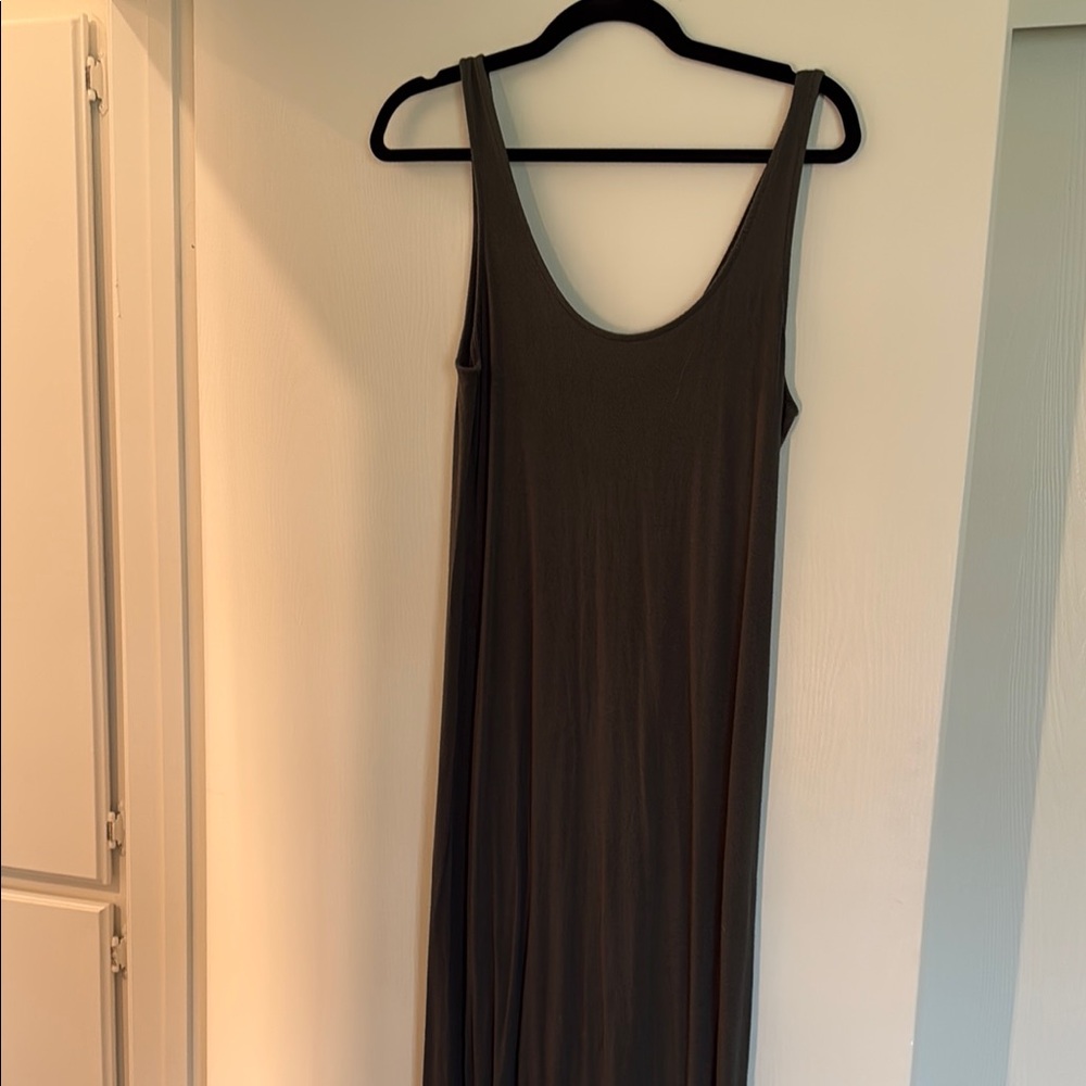 Elegant Dark Green Sleeveless Dress